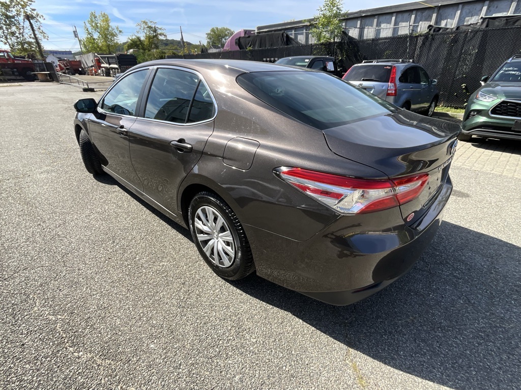 2018 Toyota Camry Hybrid LE photo 4