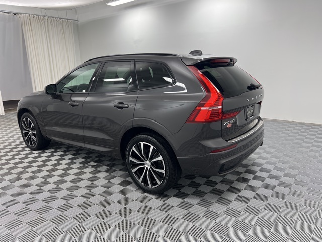 2023 Volvo XC60 B5 Plus photo 4