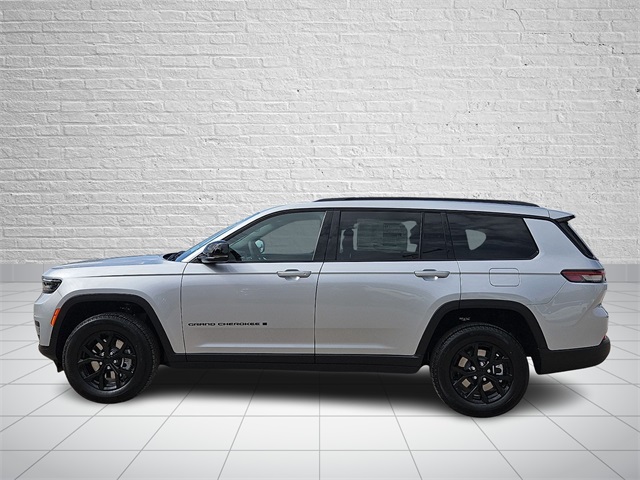 2025 Jeep Grand Cherokee Altitude photo 2