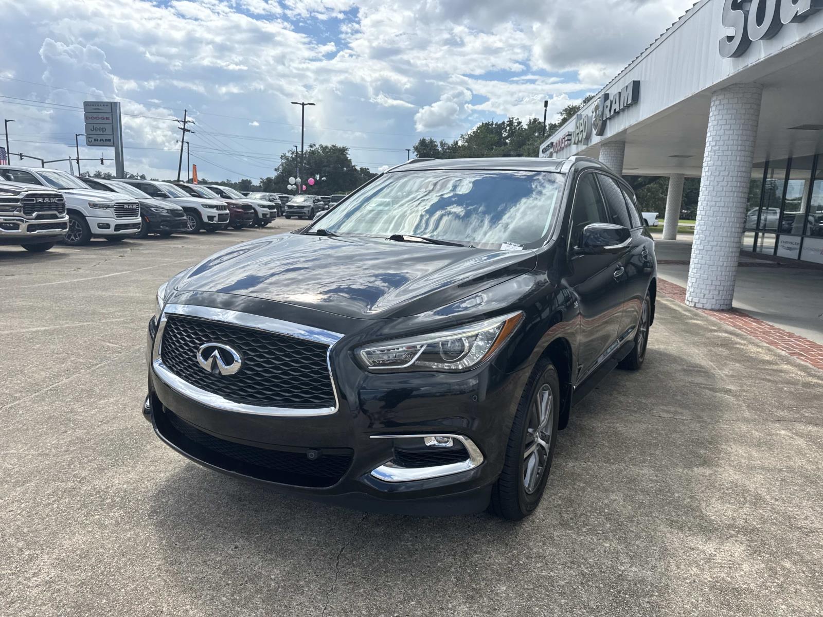 2020 Infiniti QX60 Luxe photo 3