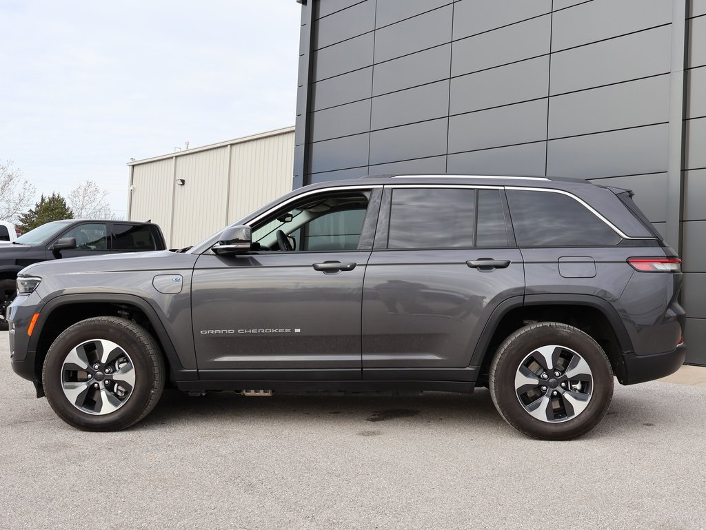 2023 Jeep Cherokee 4xe photo 2