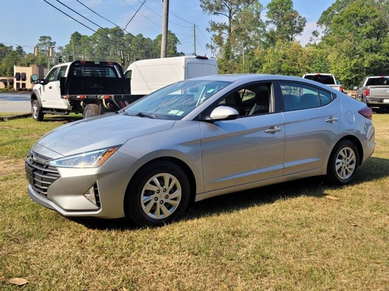 2020 Hyundai Elantra SE photo 3