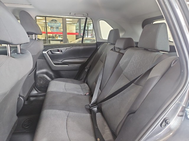 Used 2019 GRAY Toyota XLE image 19