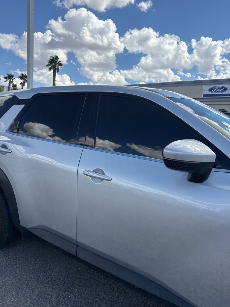 2022 Nissan Pathfinder S photo 21