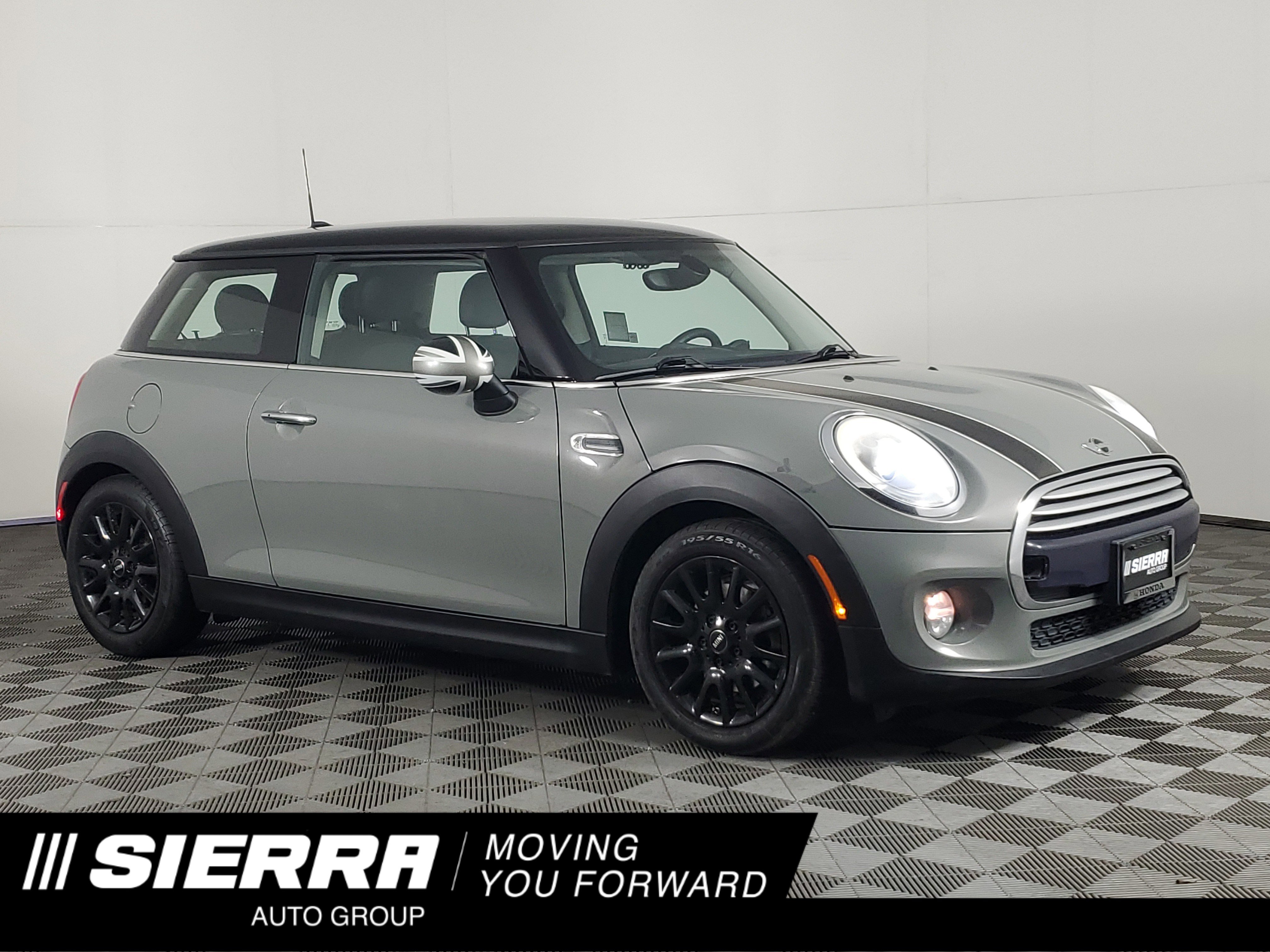 2015 MINI Cooper Base's photo