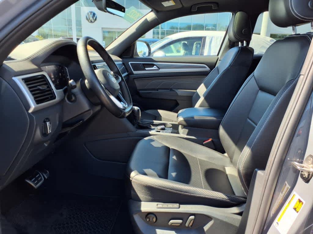 2022 Volkswagen Atlas Cross Sport V6 SEL R-Line photo 9