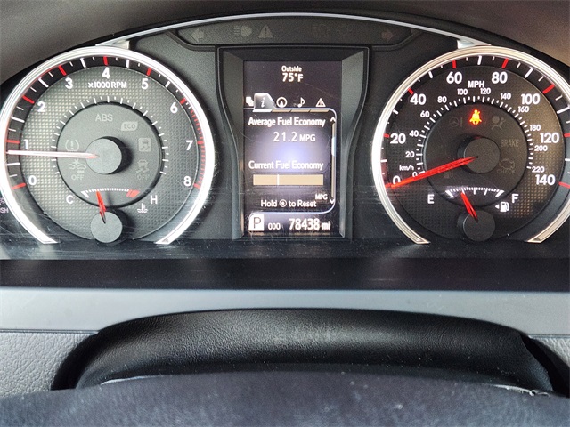 2015 Toyota Camry SE photo 15