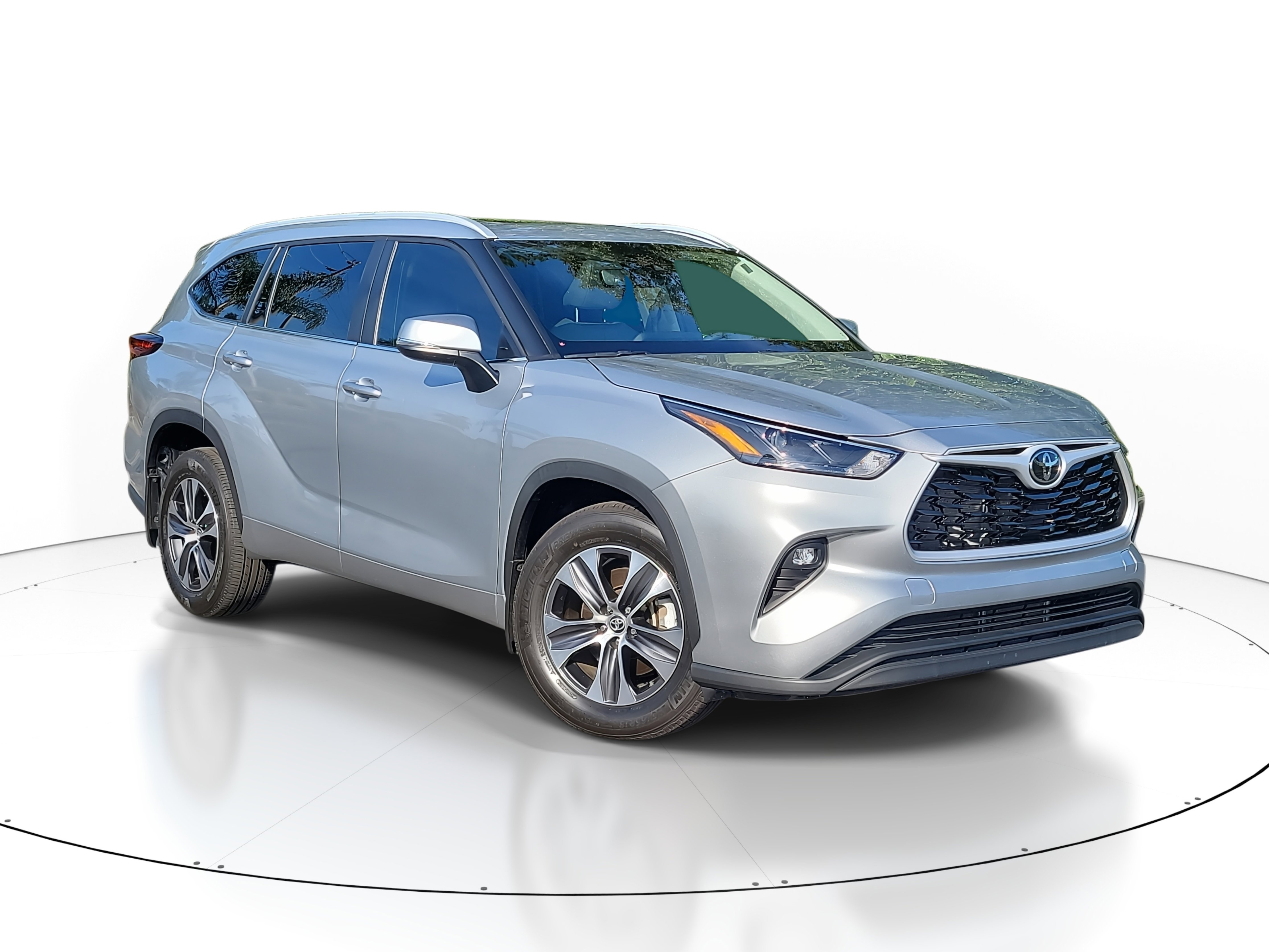 2024 Toyota Highlander XLE's photo