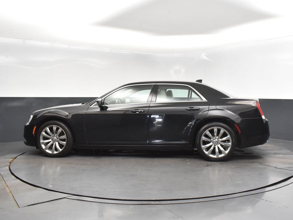 2020 Chrysler 300 Touring photo 4