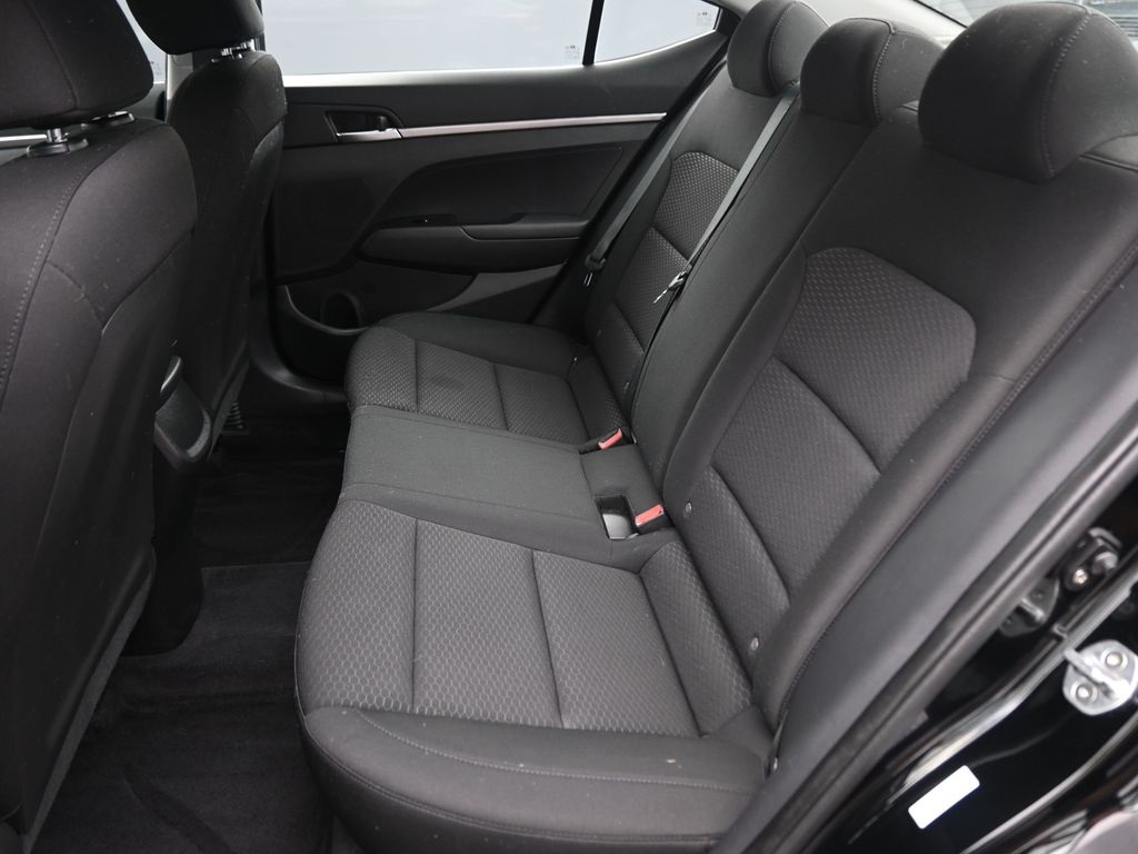 2019 Hyundai Elantra SE photo 11