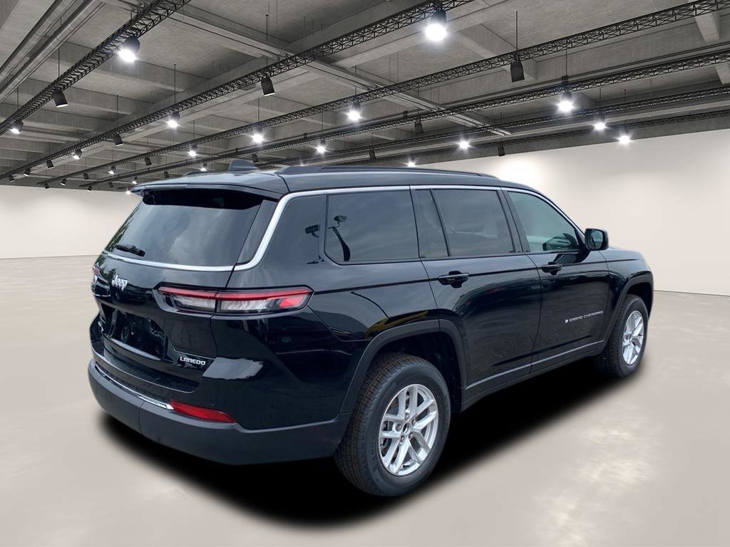 2025 Jeep Grand Cherokee Laredo X photo 3
