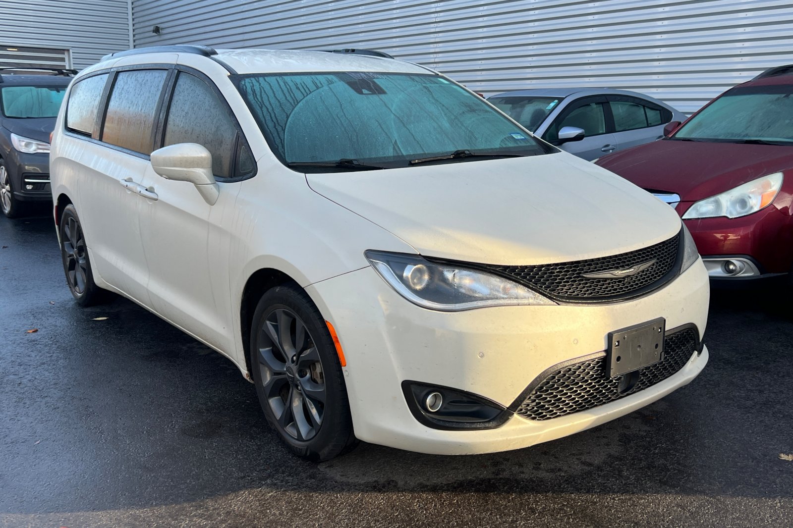 2020 Chrysler Pacifica Touring Plus photo 2