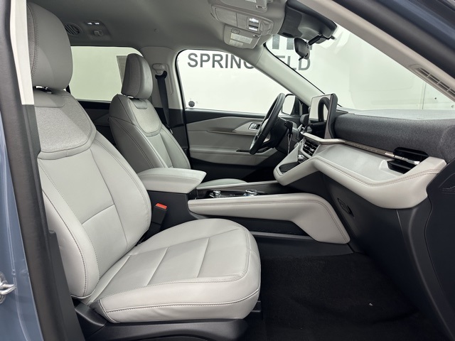 2025 Ford Explorer photo 9
