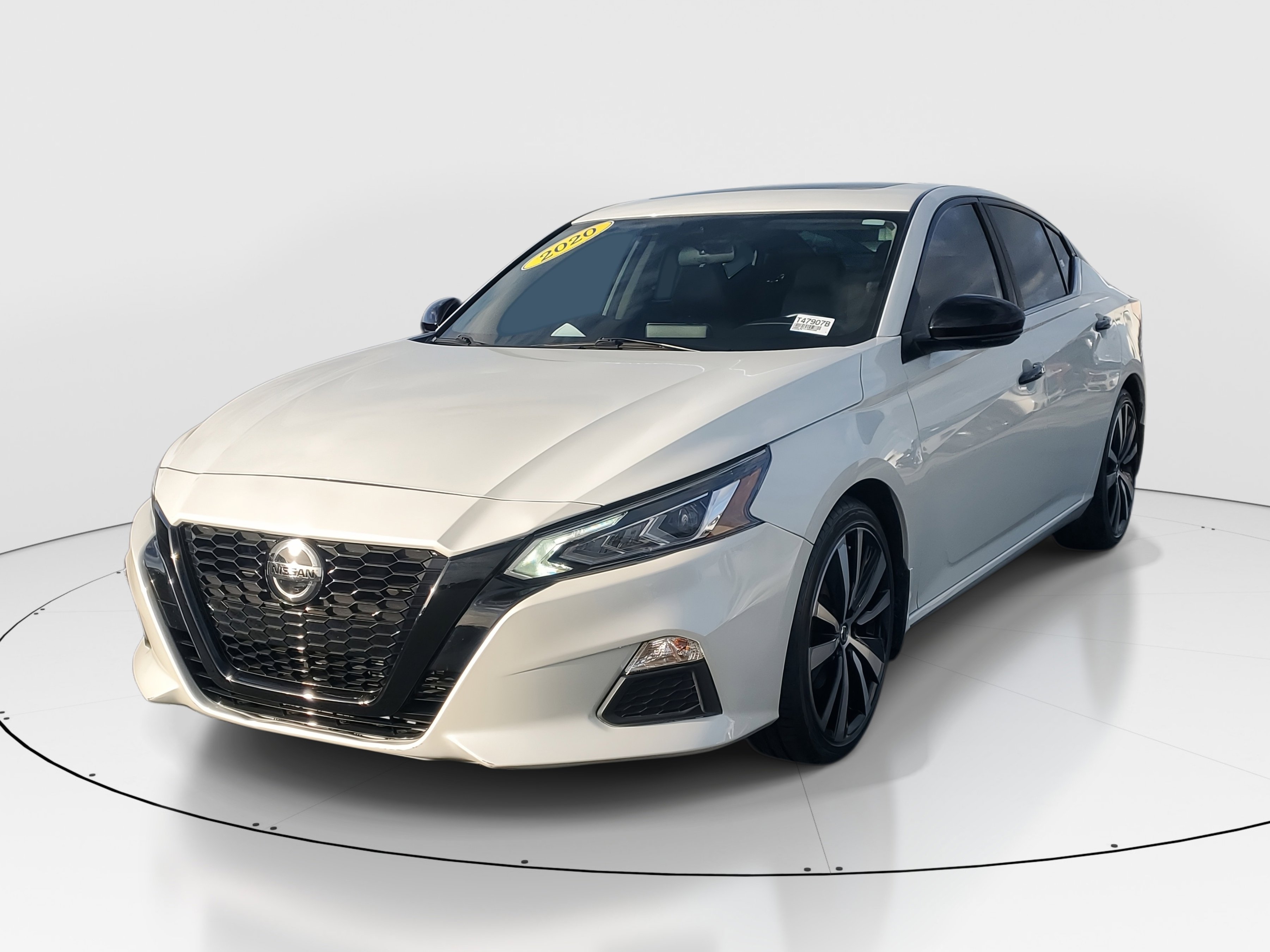 2020 Nissan Altima 2.5 SR photo 4