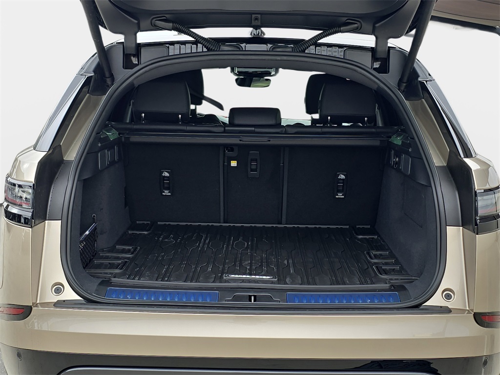 2026 Land Rover Range Rover Velar SE photo 12