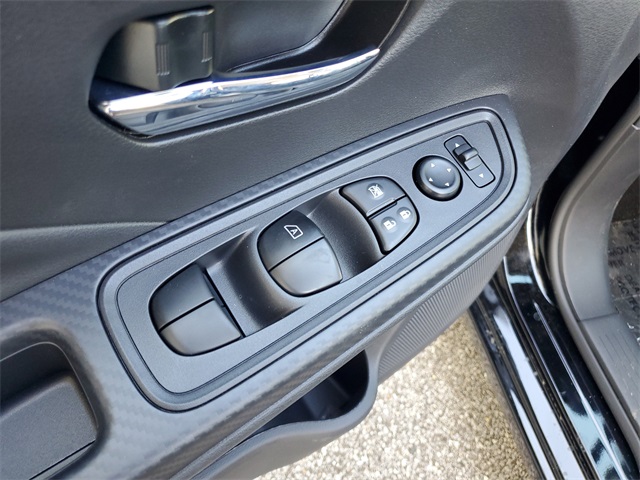 2025 Nissan Versa 1.6 SV photo 13