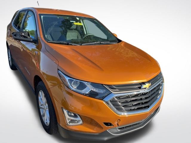 2018 Chevrolet Equinox LT photo 2