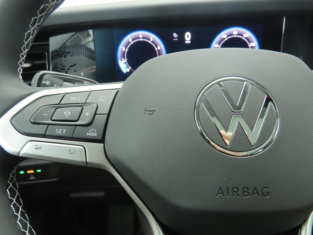 2025 Volkswagen Tiguan SE photo 12
