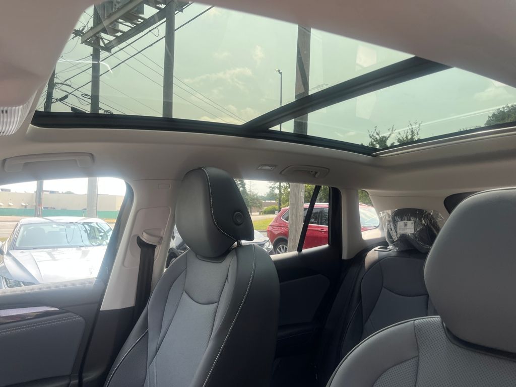 2025 Volkswagen Tiguan SE photo 16