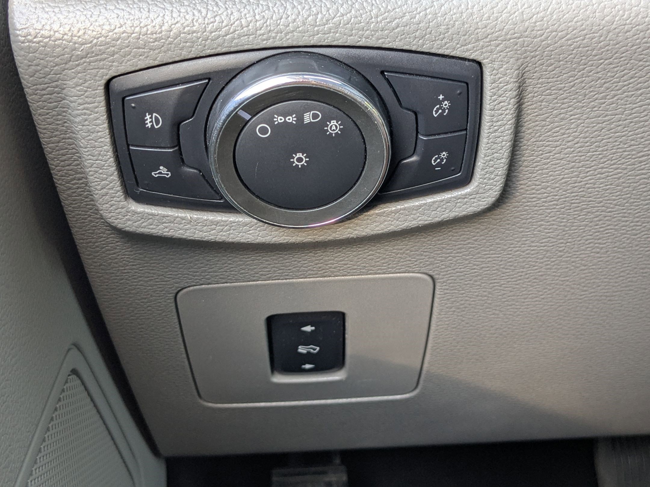 2015 Ford F-150 XLT photo 18