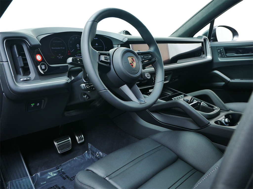 2025 Porsche Cayenne S E-Hybrid Coupe photo 3