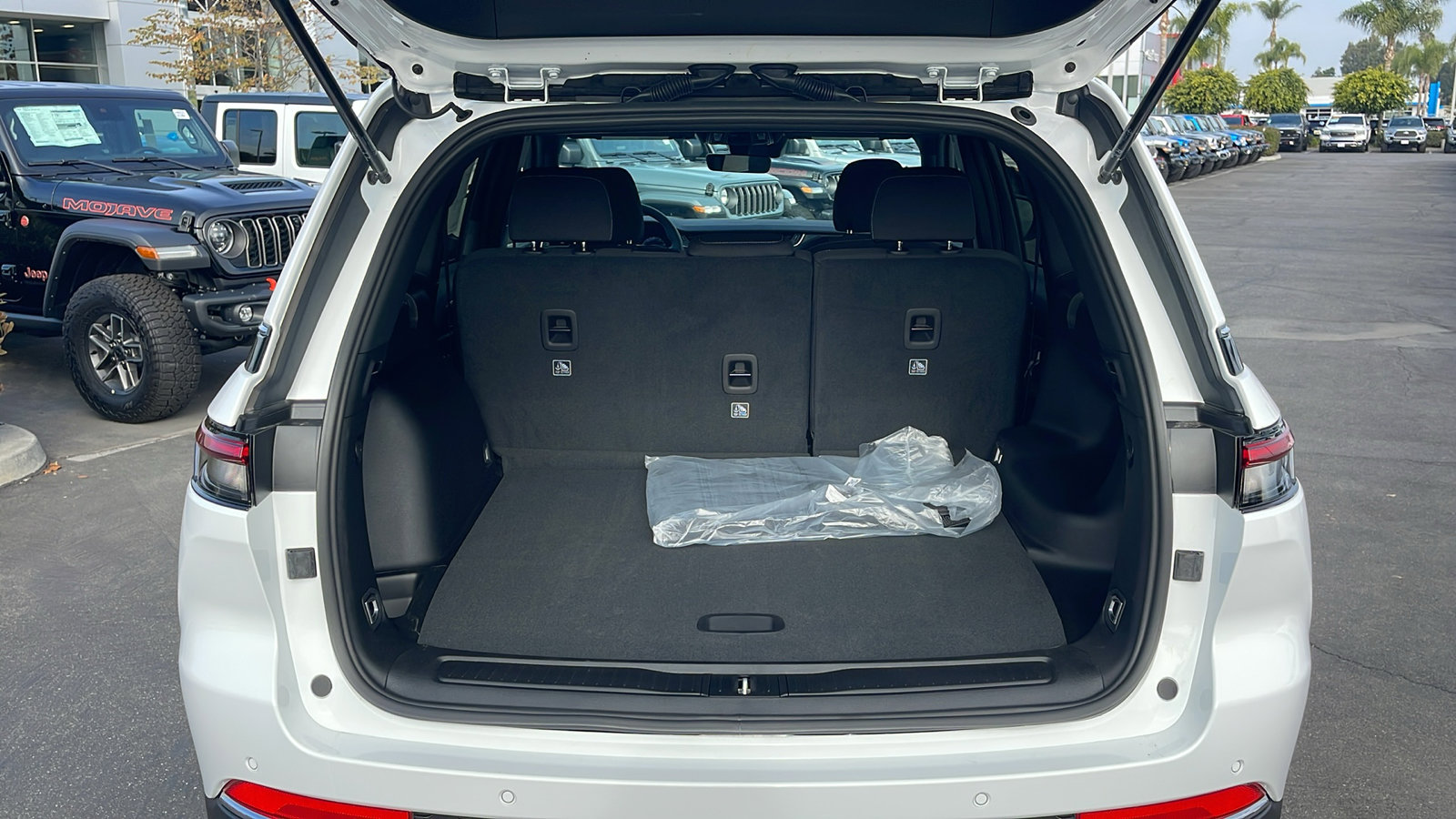 2025 Jeep Grand Cherokee Laredo photo 22