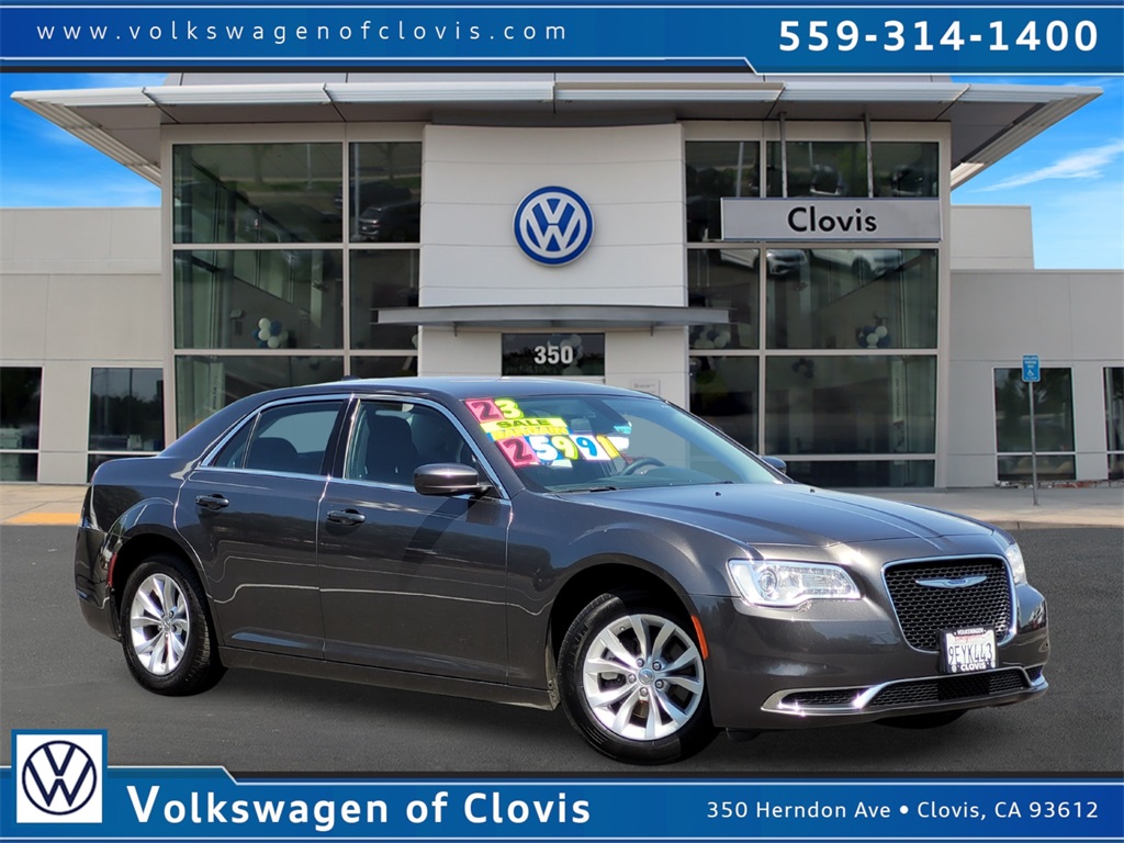 2023 Chrysler 300 Touring's photo