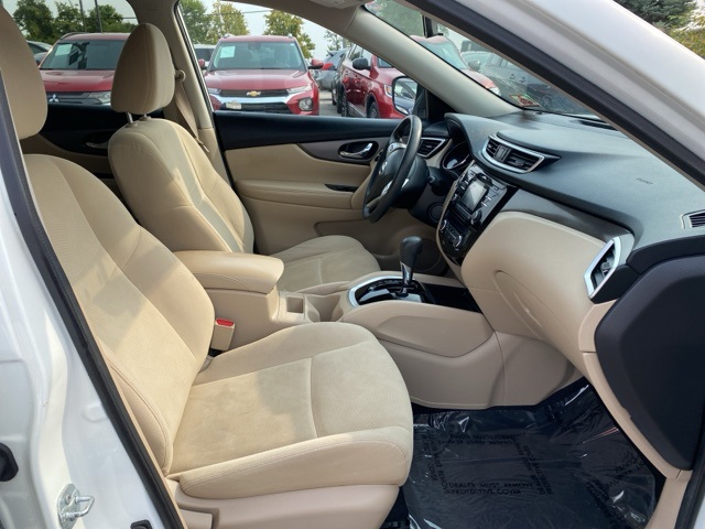 2016 Nissan Rogue SV photo 26
