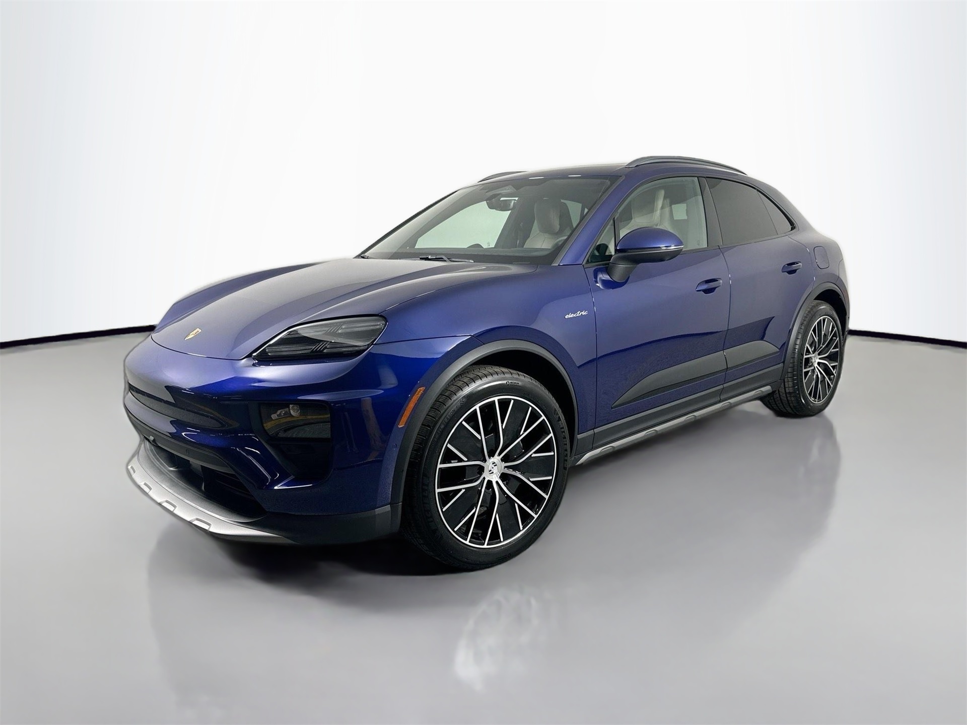 2025 Porsche Macan Base's photo