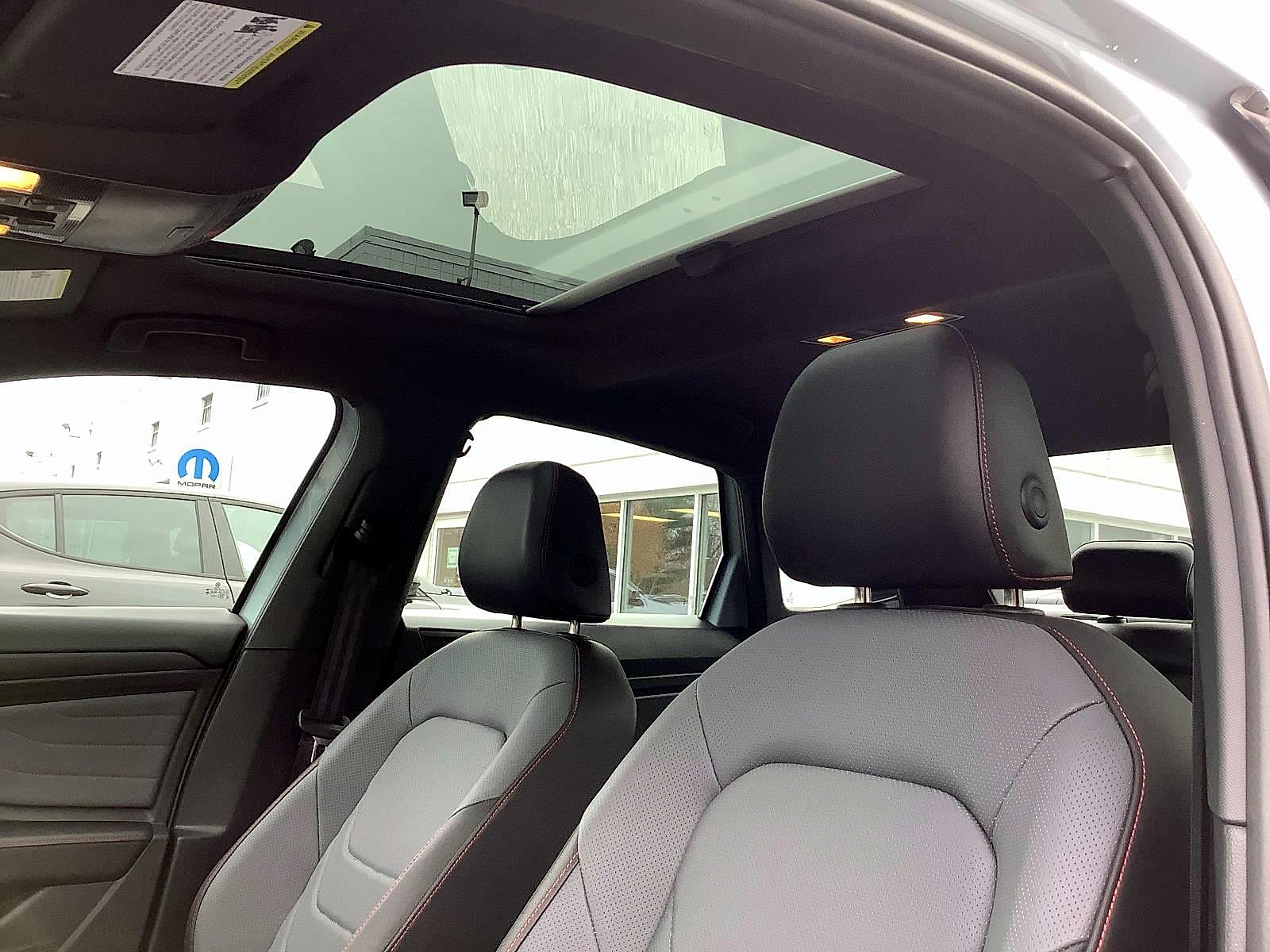 2025 Volkswagen Jetta GLI Autobahn photo 2