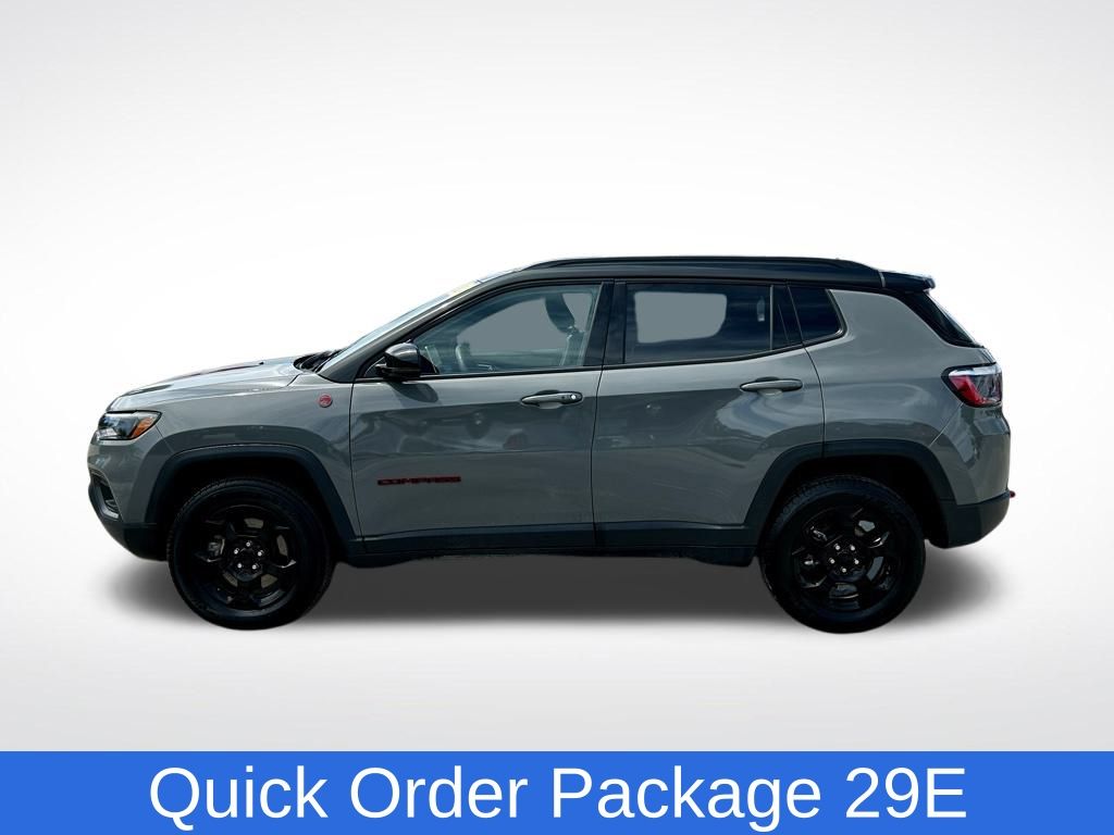 2024 Jeep Compass Trailhawk photo 3