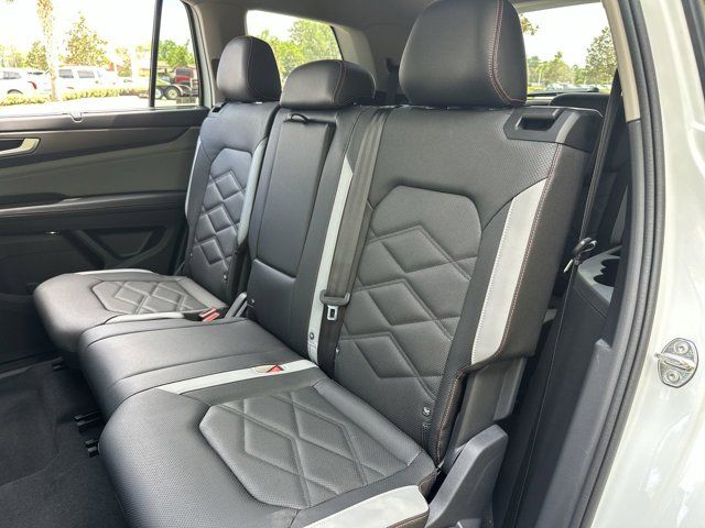 2025 Volkswagen Atlas Peak Edition SE photo 15