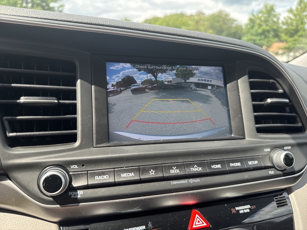 2020 Hyundai Elantra SEL photo 16