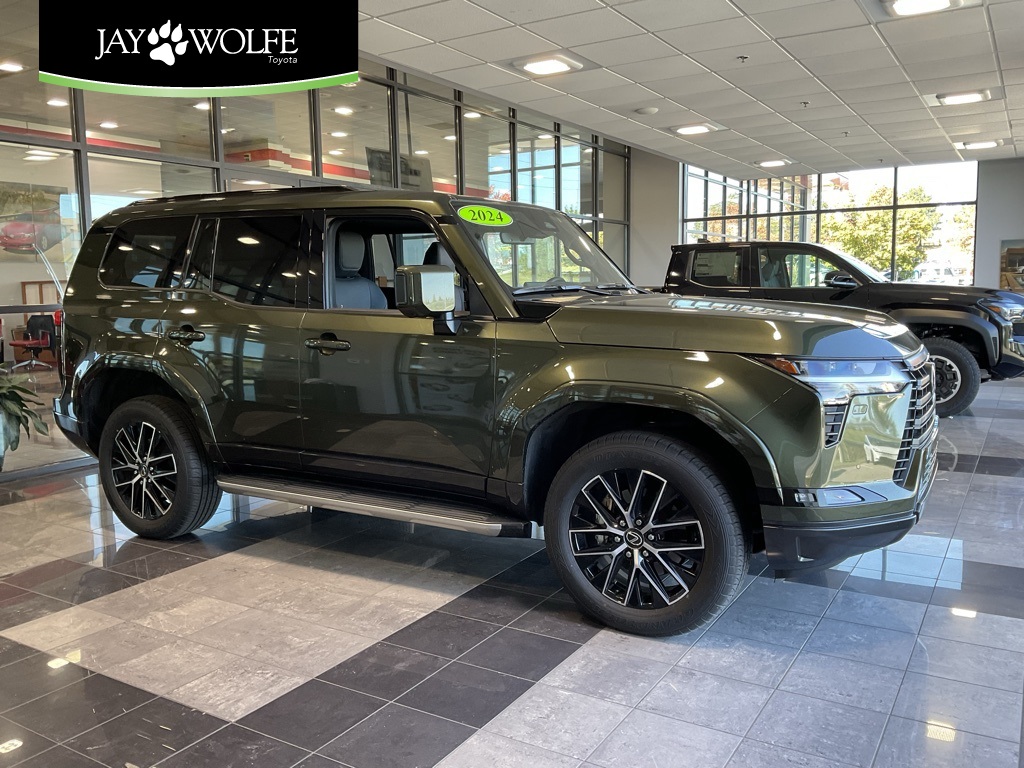 2024 Lexus GX Premium's photo