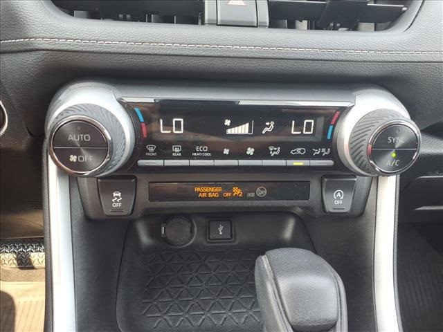 2021 Toyota RAV4 XLE photo 24