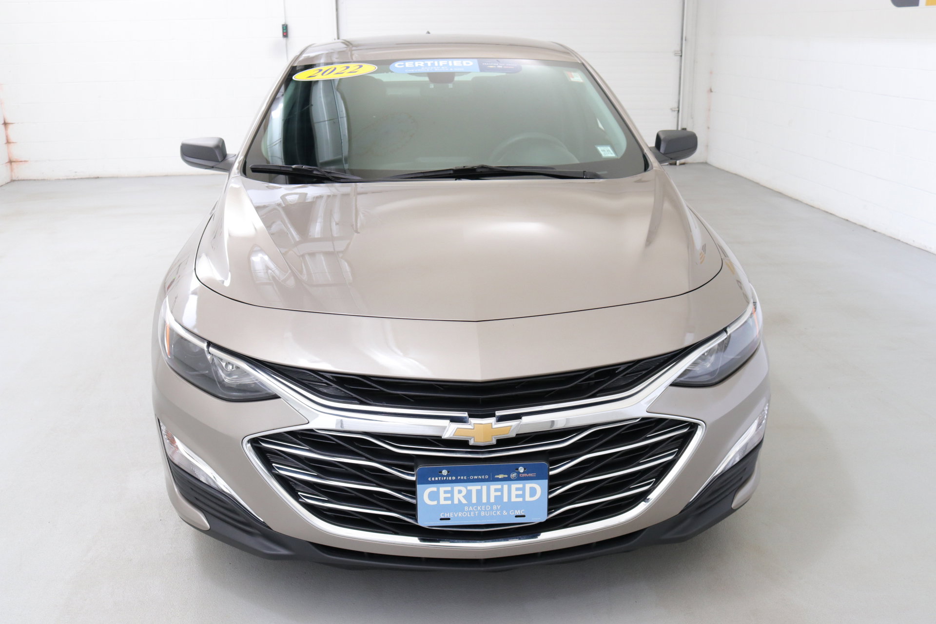 2022 Chevrolet Malibu LS photo 2