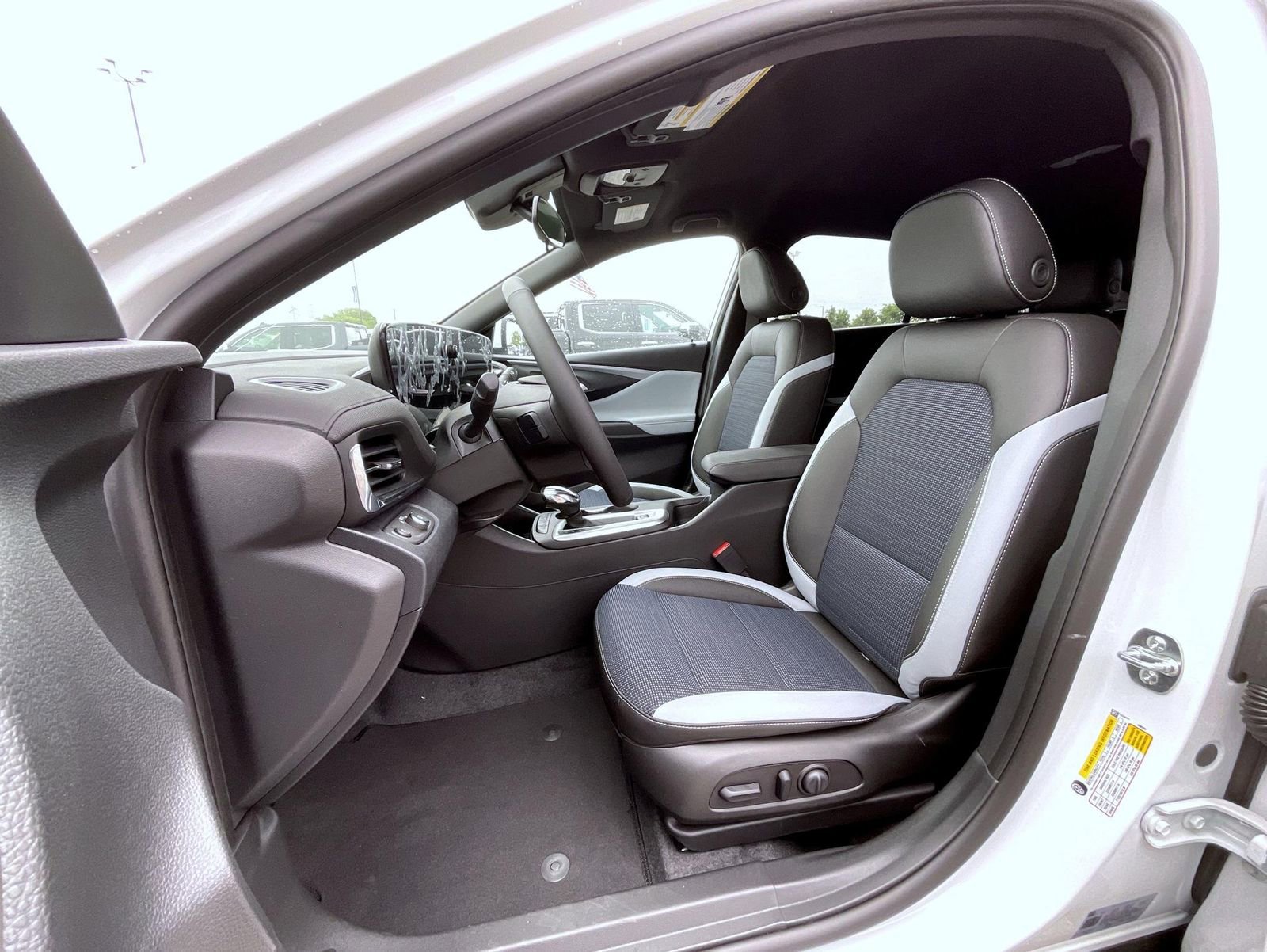 2025 Buick Envista Preferred photo 10