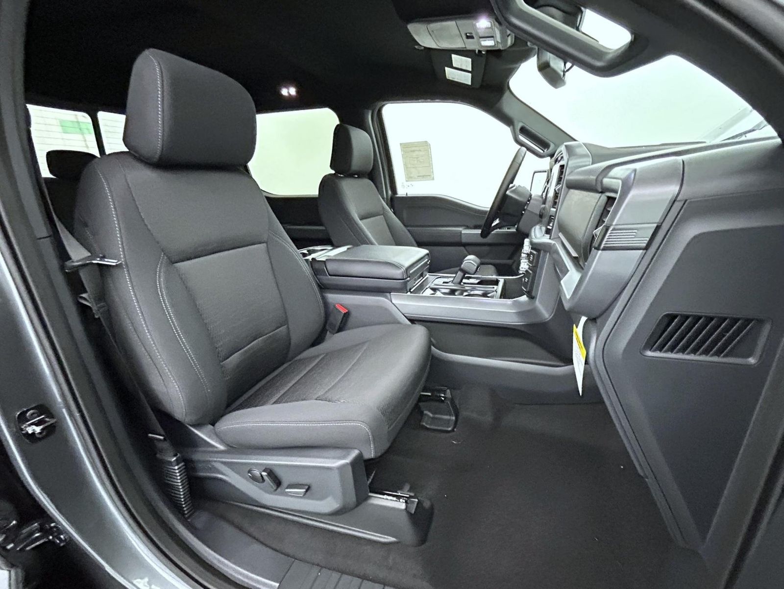 2025 Ford F-150 XLT photo 15
