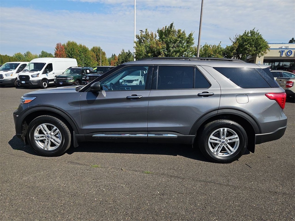 2021 Ford Explorer XLT photo 2