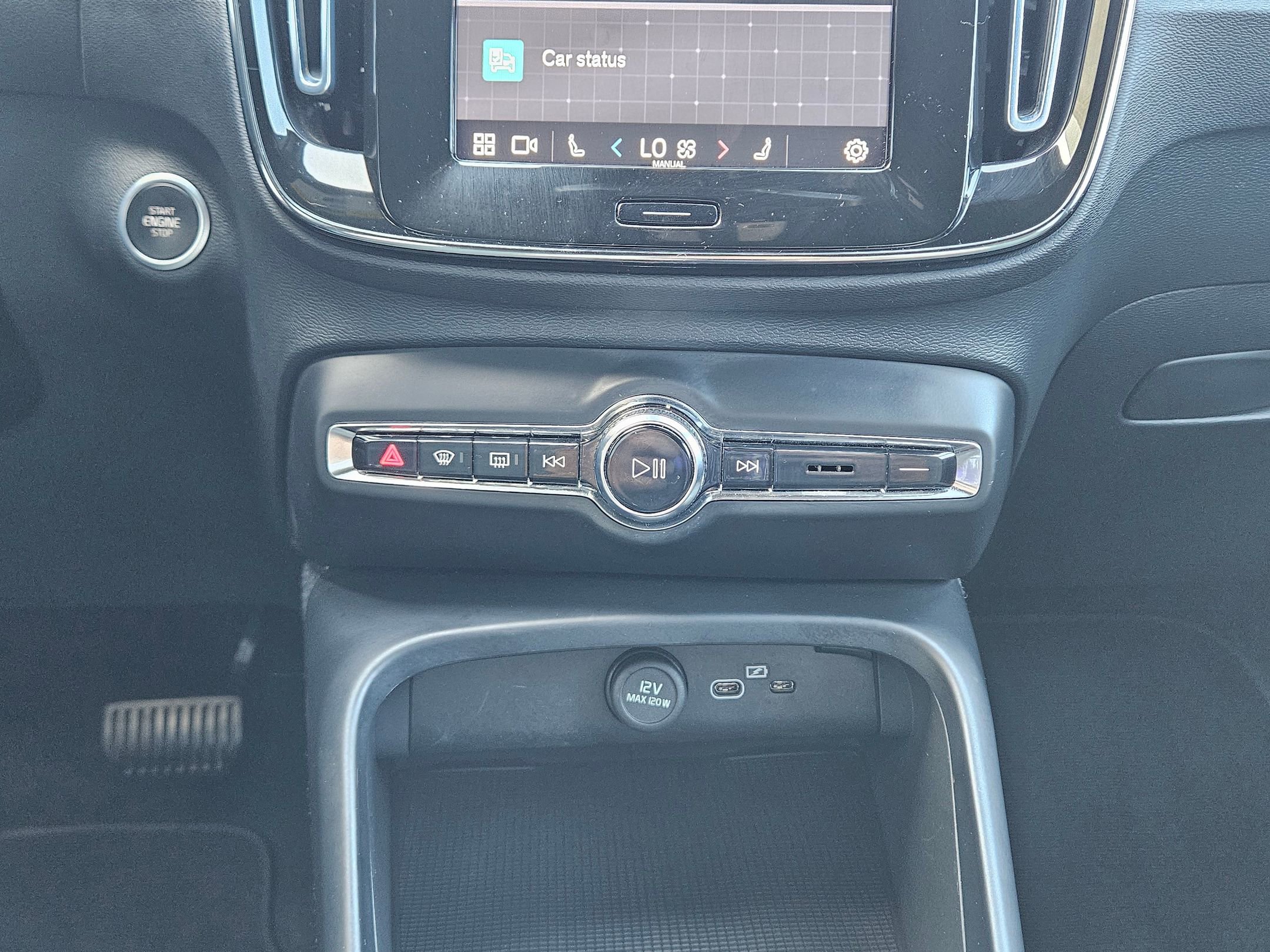 2023 Volvo XC40 Core photo 13