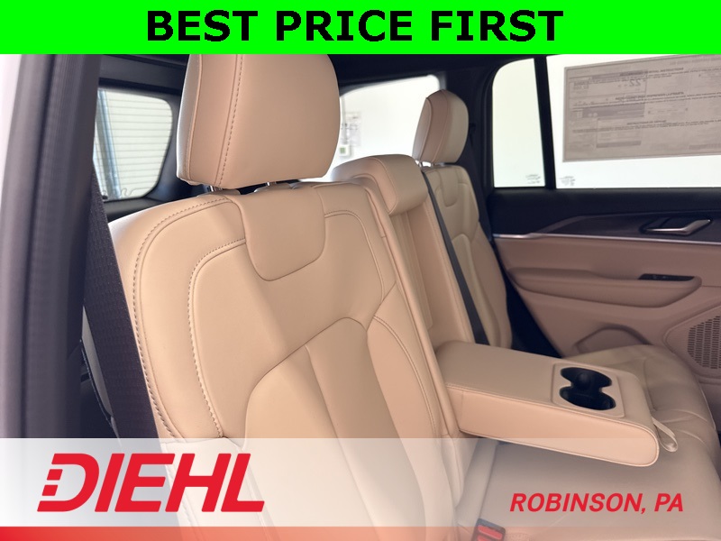 2025 Jeep Grand Cherokee Limited photo 3