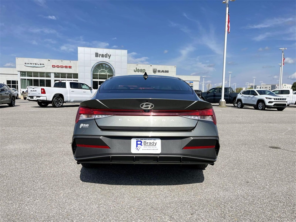2024 Hyundai Elantra SEL photo 5