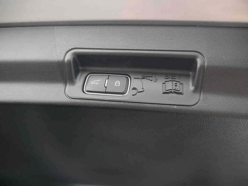 2024 Ford Explorer ST photo 8