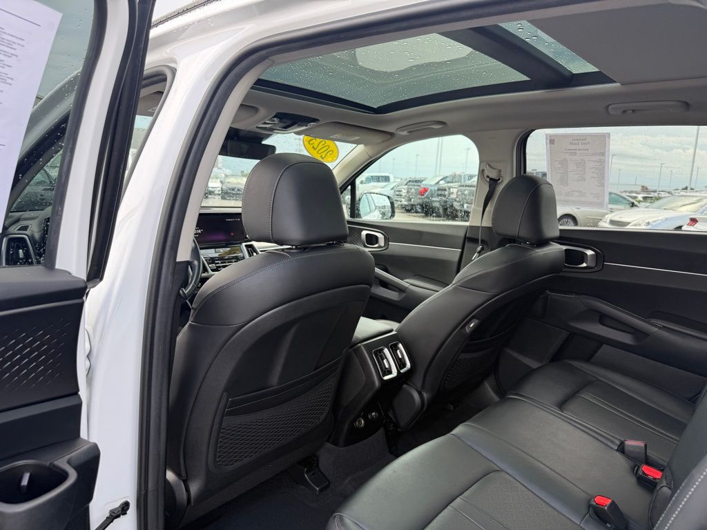 2023 Kia Sorento S photo 10