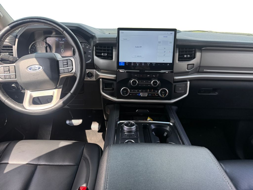 2024 Ford Expedition XLT photo 9