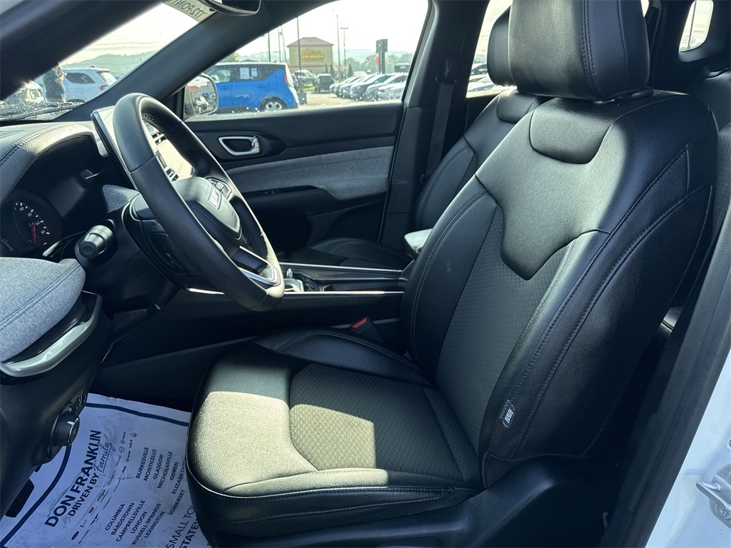 2024 Jeep Compass Latitude photo 16