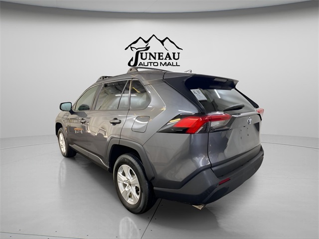 2021 Toyota RAV4 Hybrid LE photo 3