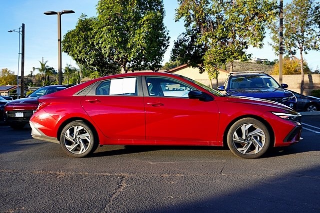 Used 2025 Red Hyundai SEL Sport image 6