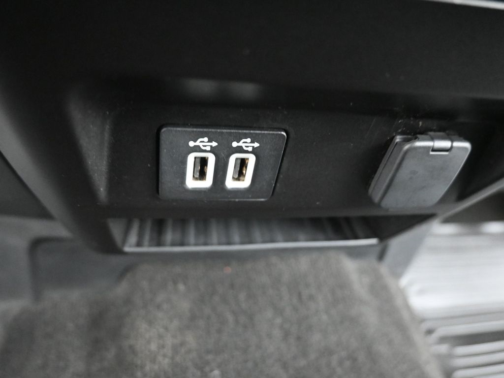 2020 Ford F-150 XLT photo 18