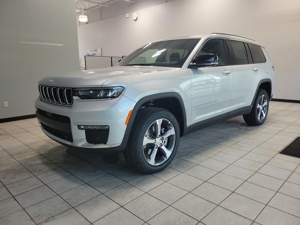 2025 Jeep Grand Cherokee Limited photo 3